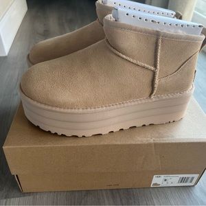 NIB Ugg classic ultra mini platform sz W8 Driftwood